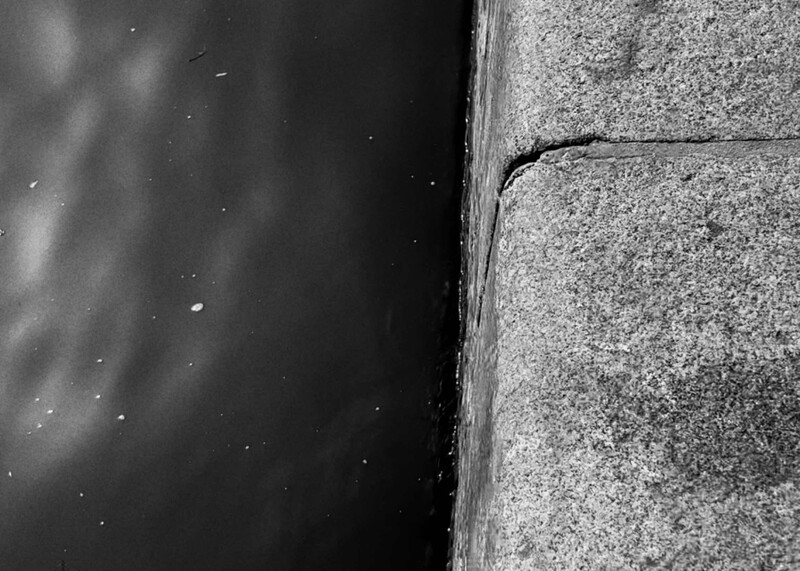 LISTEN TO THE SEA